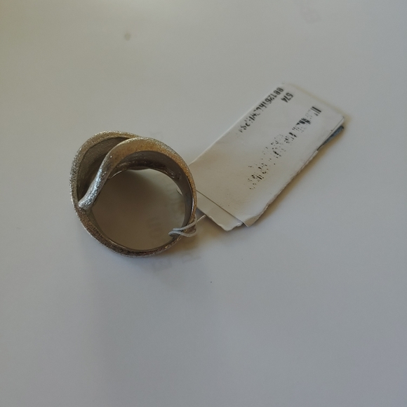 Ring - Picture 2 of 5